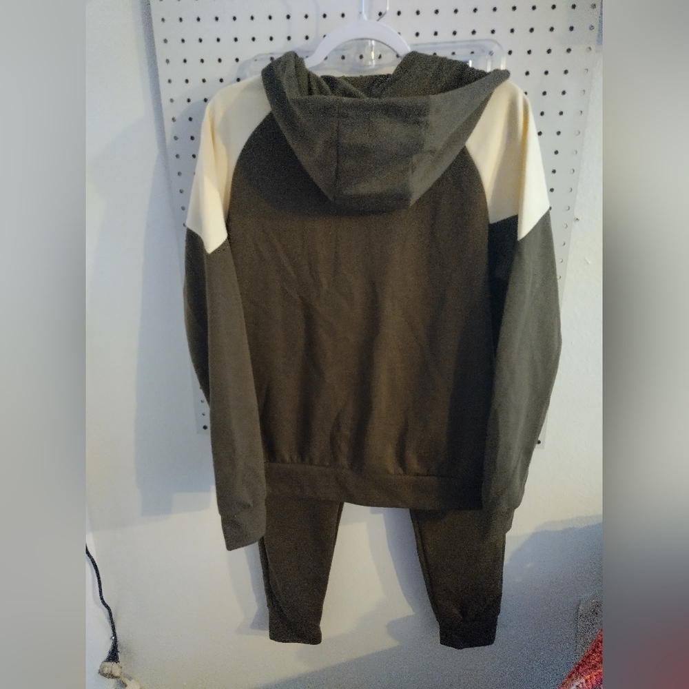Nike Sweatsuit - Picture 8 of 9